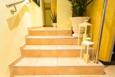 Gradini accesso zona wellness