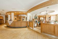 Naturhotel Lüsnerhof - Rezeption und Bar