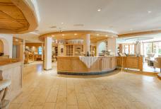 Naturhotel Lüsnerhof - Rezeption und Bar