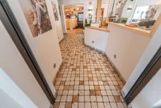 Hotel Teresa - Rampe zur Bar Konditorei Eisdiele