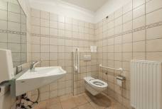 Wirtshaushotel Alpenrose - Barrierefreie Toilette im Untergeschoss