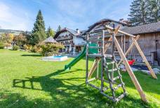 Garten und Kinderspielplatz