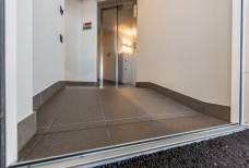 Rampe von der Tiefgarage zum Aufzug 140x110 cm
