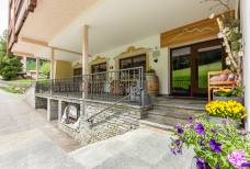 Hotel Alpenfrieden - Zugangsrampe Haupteingang