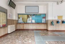 Bahnhof Bruneck - Kartenschalter und Wartesaal