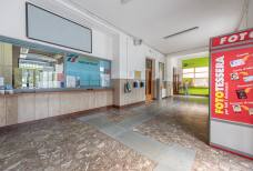 Bahnhof Bruneck - Kartenschalter und Wartesaal