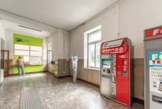 Bahnhof Bruneck - Kartenschalter und Wartesaal