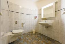 Hotel Schwarzenbach - Toilette Hallenbad und Wellness Bereich