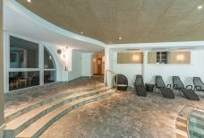 Hotel Corona - Stufen zum Hallenbad