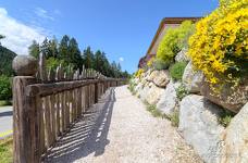 Bergila - Kräutergarten - Zugangsrampe zum Shop