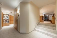 Hotel Tschurtschenthaler - Stufen zum Wellnessempfang