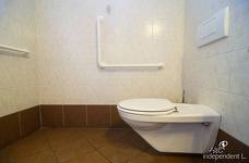 Seilbahn St. Ulrich - Furnes - Seceda: Barrierefreie Toilette Mittelstation Furnes