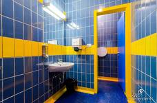 Iceforum Latsch - Toilette Erdgeschoss (Eingangsbereich, Umkleidebereich)