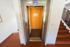 Moar's Hotel - Aufzug
