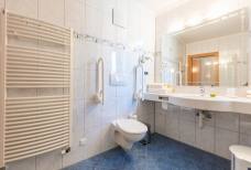 Moar's Hotel - Bad im Doppelzimmer 221
