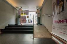 Stella Kino: Rampe im Eingangs