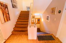 Golf Club Passeier Meran - Treppe ins Untergeschoss (Umkleidebereich)