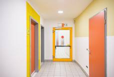 Hallenbad Bozen - Umkleidebereich für Menschen mit Behinderung