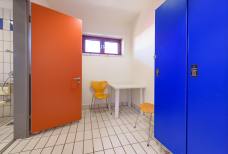 Hallenbad Bozen - Umkleidebereich für Menschen mit Behinderung