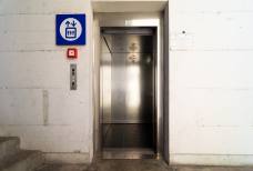 Bahnhof Bozen Süd: Fahrstuhl