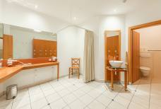 Hotel Lodenwirt - Umkleide und WC Wellness