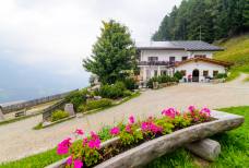 Zufahrtsrampe zum Gasthaus