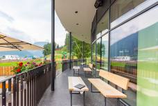 Bar und Spielplatz