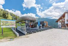 Kabinenbahn Pfannspitz: Talstation - Zugang zur Aufstiegsanlage