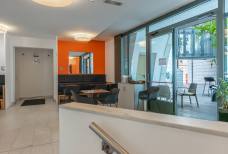 Landhausbar Bozen - Gastraum der Bar im erhöhten Bereich