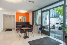 Landhausbar Bozen - Gastraum der Bar im erhöhten Bereich