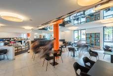 Landhausbar Bozen - Gastraum der Bar im erhöhten Bereich