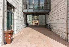 Landhausbar Bozen - Rampe per il cortile interno coperto da una vetrata, per l’area bar rialzata e per i servizi igienici