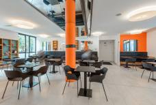 Landhausbar Bozen - Gastraum der Bar im erhöhten Bereich