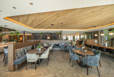 DAS GERSTL Family Retreat - Bar und Terrasse