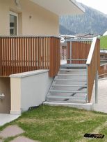 Stufen zum Schwimmbad