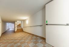 Hotel Feldmilla - Rampe von der Tiefgarage zum Aufzug