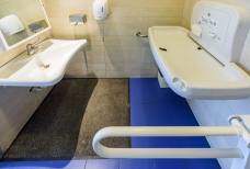 McDonalds Bozen: Behindertengerechte Toilette